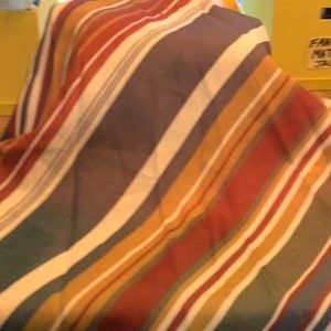 OUTSIDE ROUND  TABLE CLOTH WITH A HOLE FOR A UMBRELLA